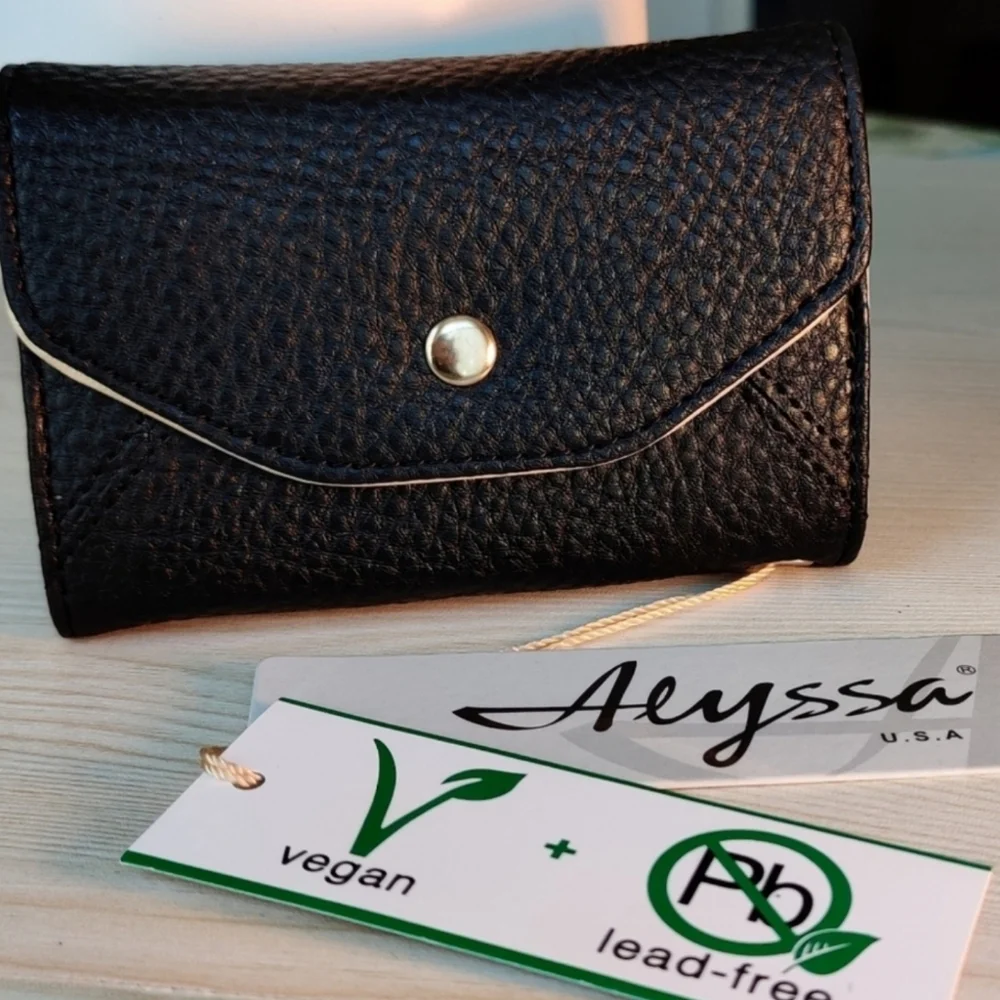 💰Alyssa Vegan Black Wallet/Wristlet w/Cream Interior